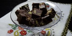 Εύκολα σοκολατάκια με ξηρούς καρπούς