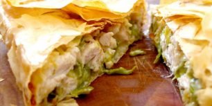 Κοτόπιτα με πράσο και κρεμμύδια